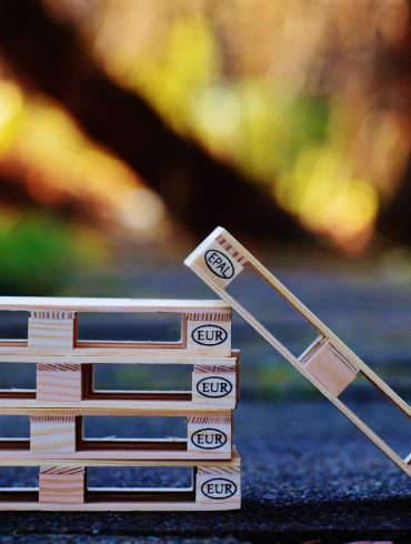 How to Make Garden Furniture from Pallets